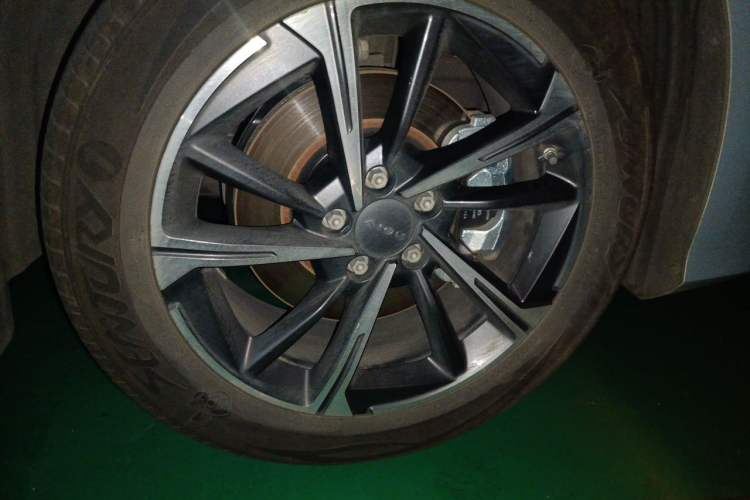 Used AION S MAX 2025 70 Star Edition 53.7 kWh Right Front Wheel Hub