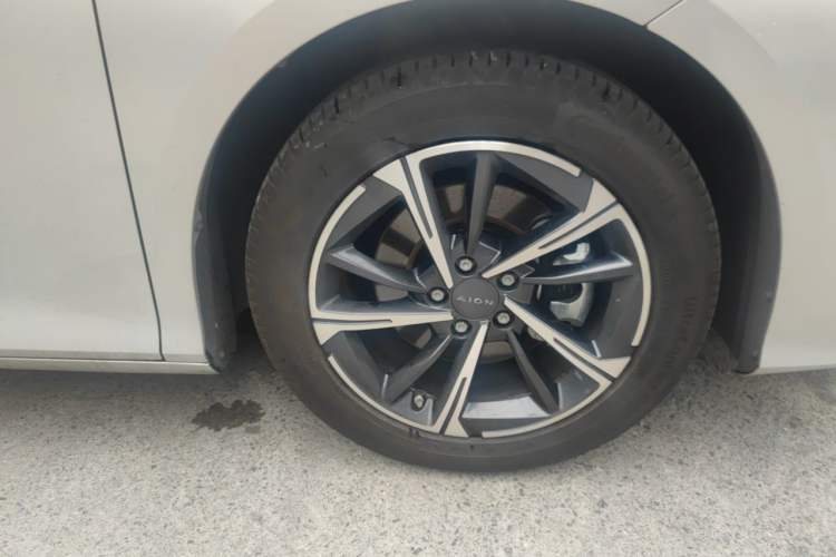Used AION S MAX 2025 70 Star Edition 53.7 kWh Right Front Wheel Hub