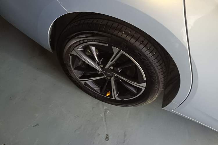 Used AION S MAX 2025 70 Star Edition 53.7 kWh Right Rear Wheel Hub