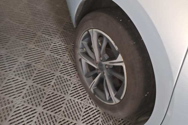 Used AION S MAX 2025 70 Star Edition 53.7 kWh Right Rear Wheel Hub