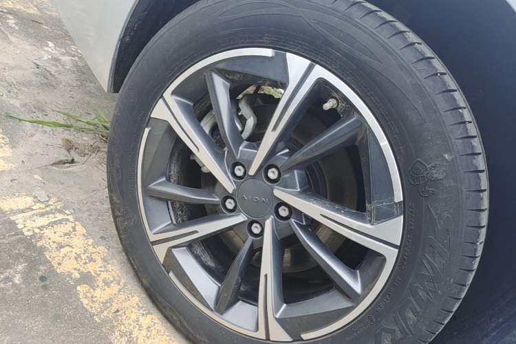 Used AION S MAX 2025 70 Star Edition 53.7 kWh Right Rear Wheel Hub