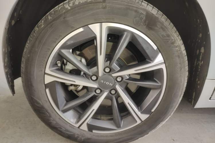 Used AION S MAX 2025 70 Star Edition 53.7 kWh Right Rear Wheel Hub