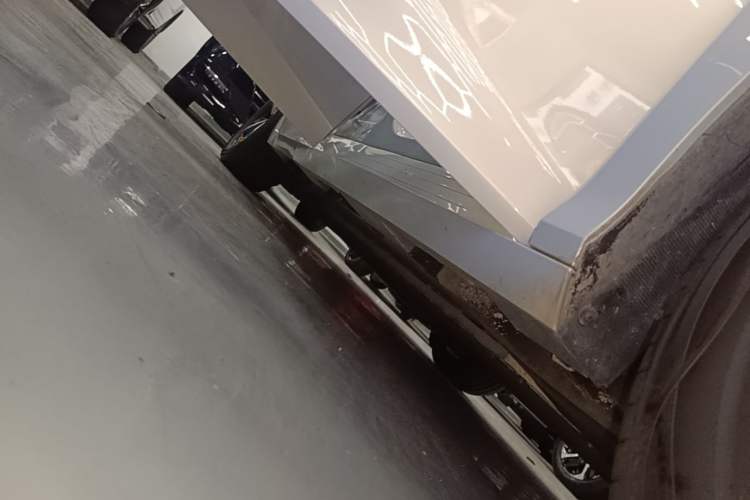 Used AION S MAX 2025 70 Star Edition 53.7 kWh Right Side Sill