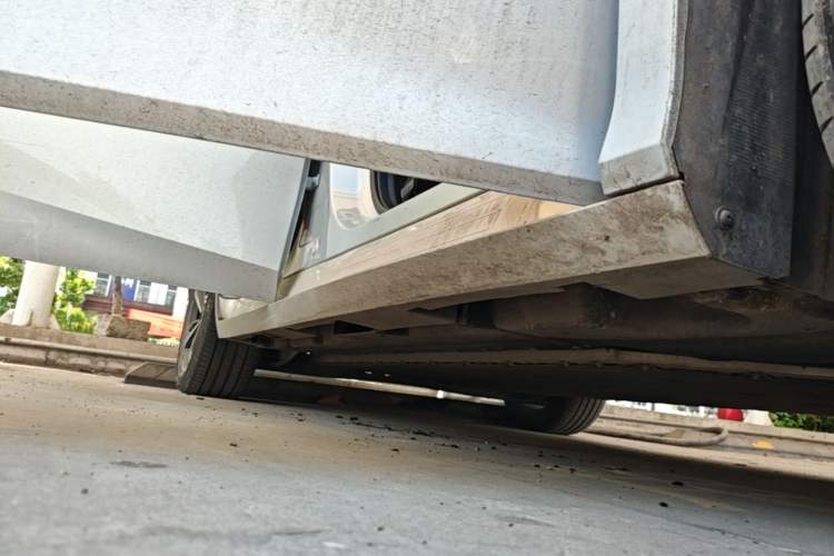 Used AION S MAX 2025 70 Star Edition 53.7 kWh Right Side Sill