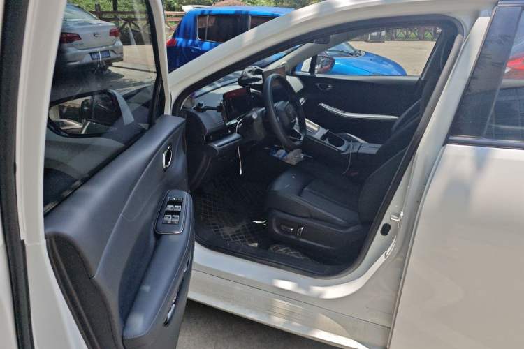 Used AION S MAX 2025 70 Star Edition 53.7 kWh Driver Seat