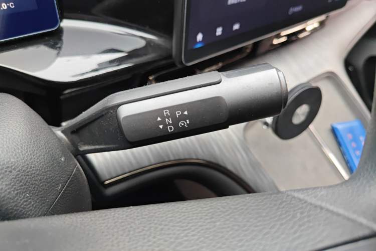 Used AION S MAX 2025 70 Star Edition 53.7 kWh Gear Lever