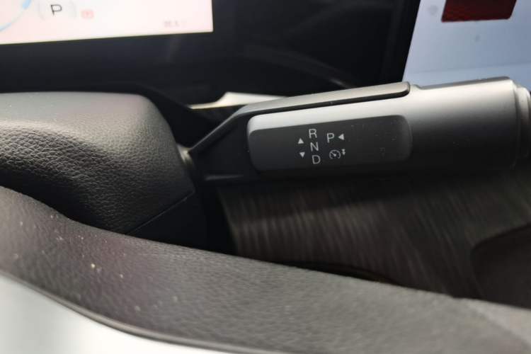 Used AION S MAX 2025 70 Star Edition 53.7 kWh Gear Lever
