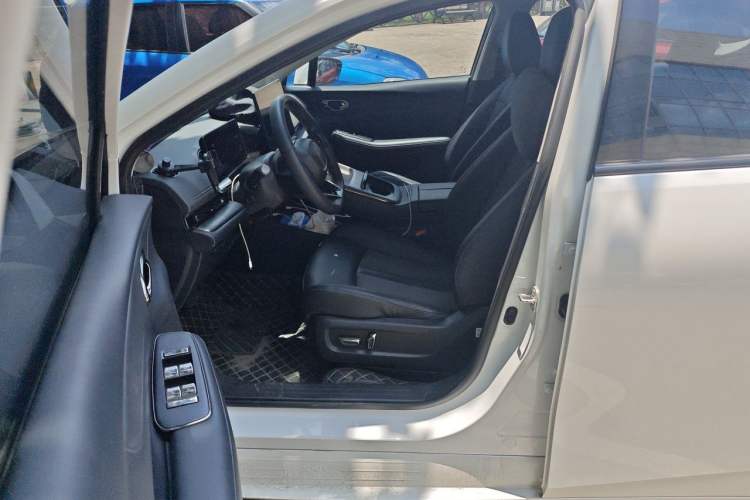 Used AION S MAX 2025 70 Star Edition 53.7 kWh Left Front Seat
