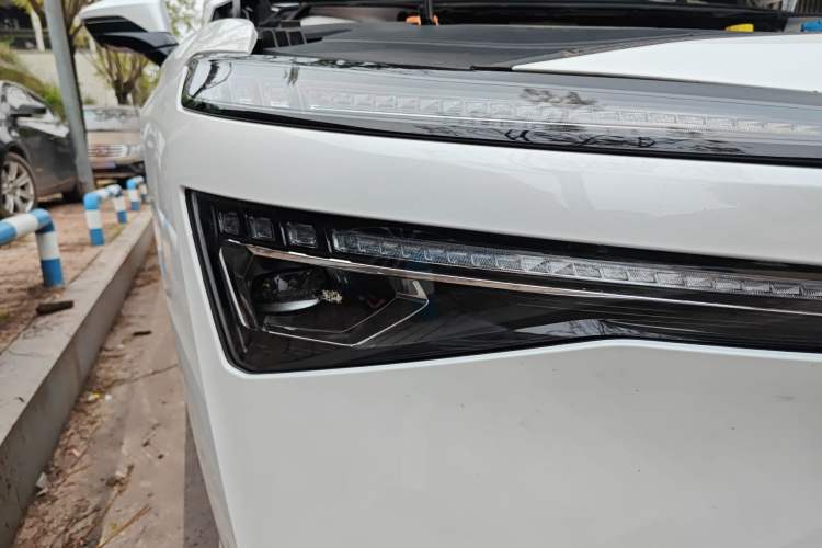 Used AION S MAX 2025 70 Star Edition 53.7 kWh Right Front Headlight