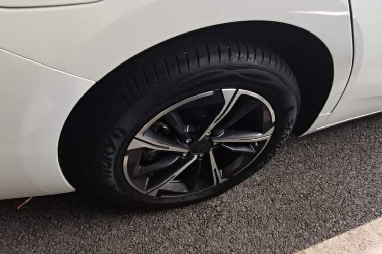 Used AION S MAX 2025 70 Star Edition 53.7 kWh Right Rear Wheel Hub