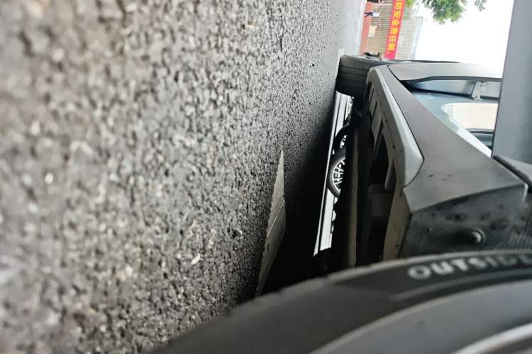Used AION S Plus 2023 70 Intelligent Edition Lithium Iron Phosphate Right Side Sill