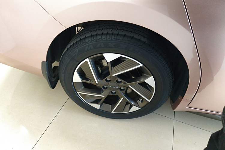 Used AION S Plus 2021 70 Intelligent Edition Right Rear Wheel Hub