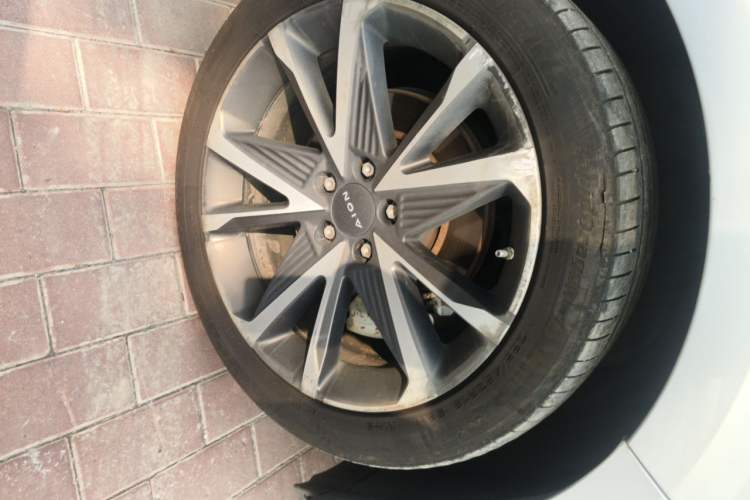 Used AION S Plus 2021 80 Tech Edition Right Front Wheel Hub