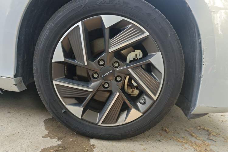 Used AION S Plus 2021 80 Ultra-Long Range Edition Right Front Wheel Hub