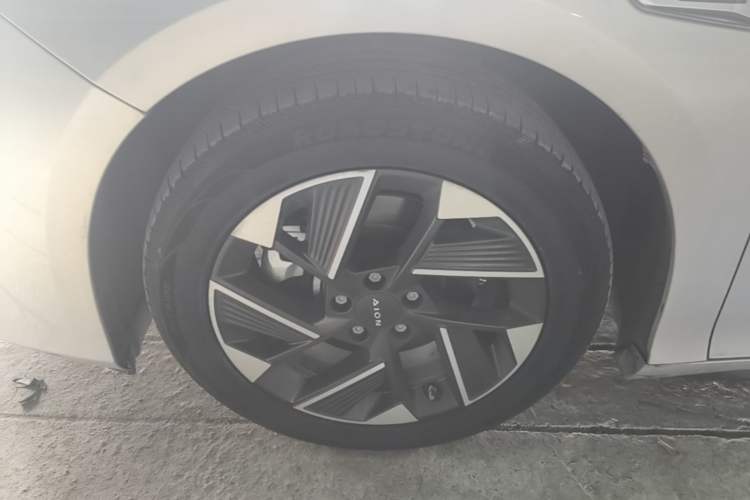 Used AION S Plus 2021 80 Ultra-Long Range Edition Left Front Wheel Hub
