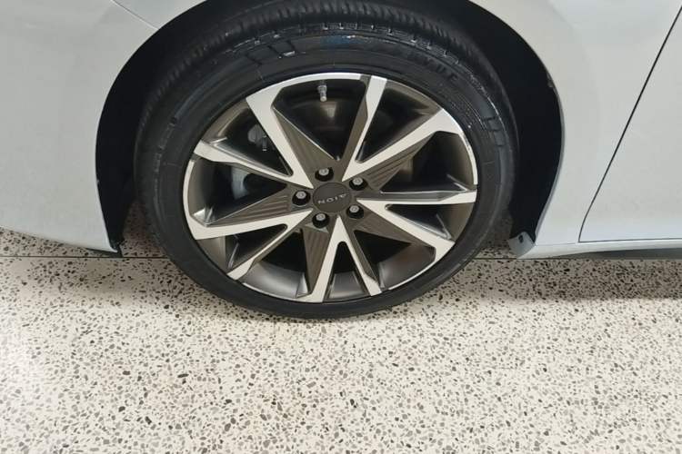 Used AION S Plus 2021 70 Tech Edition Left Front Wheel Hub