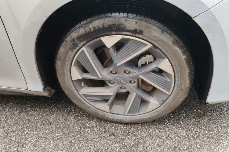 Used AION S Plus 2021 80 Ultra-Long Range Edition Right Front Wheel Hub