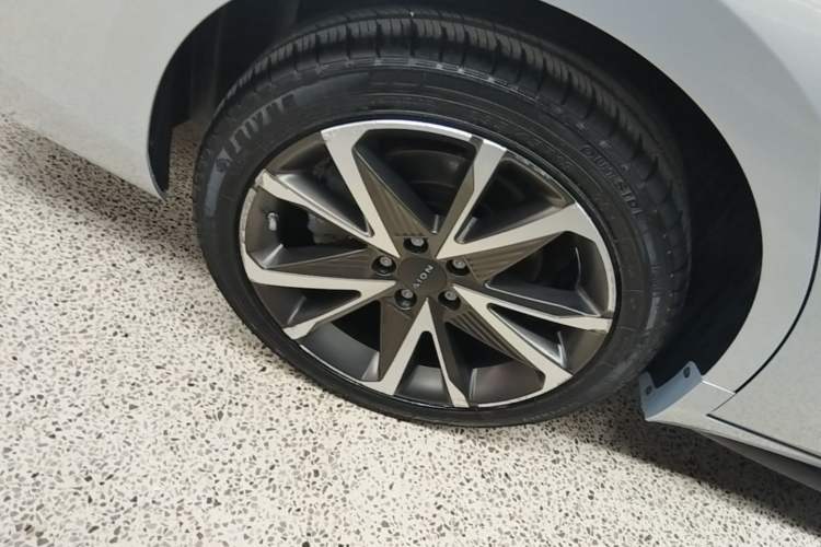Used AION S Plus 2021 70 Tech Edition Right Rear Wheel Hub