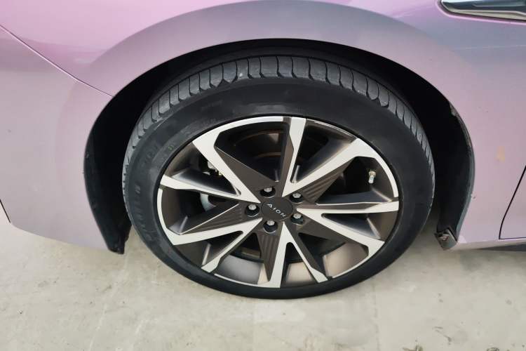 Used AION S Plus 2021 70 Tech Edition Left Front Wheel Hub