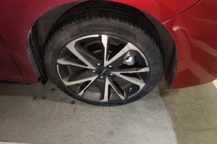 Used AION S Plus 2021 70 Tech Edition Right Front Wheel Hub
