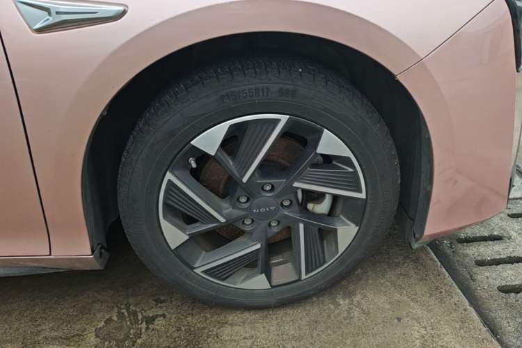 Used AION S Plus 2021 70 Intelligent Edition Right Front Wheel Hub