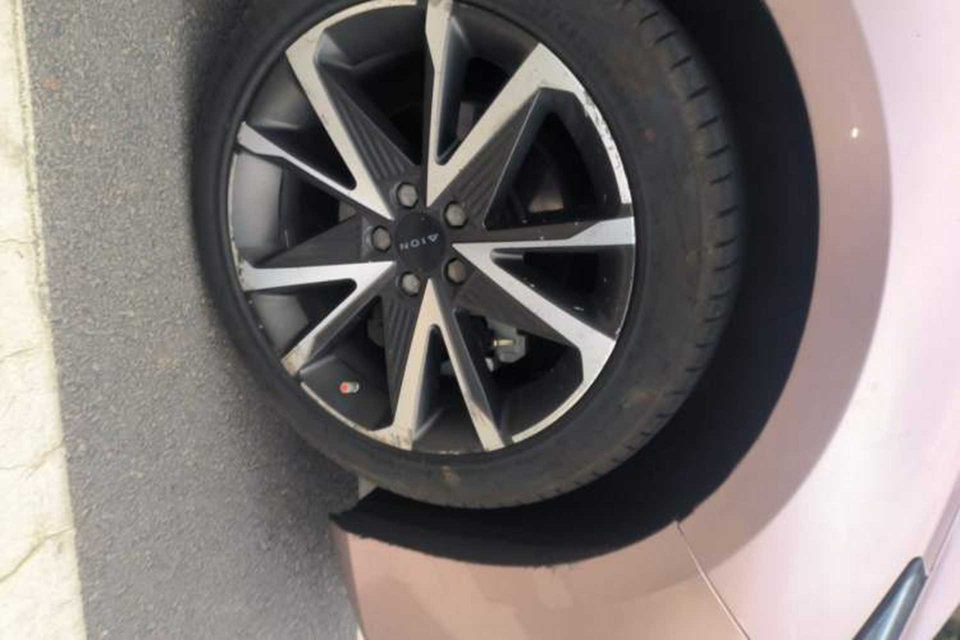 Used AION S Plus 2021 70 Tech Edition Right Front Wheel Hub