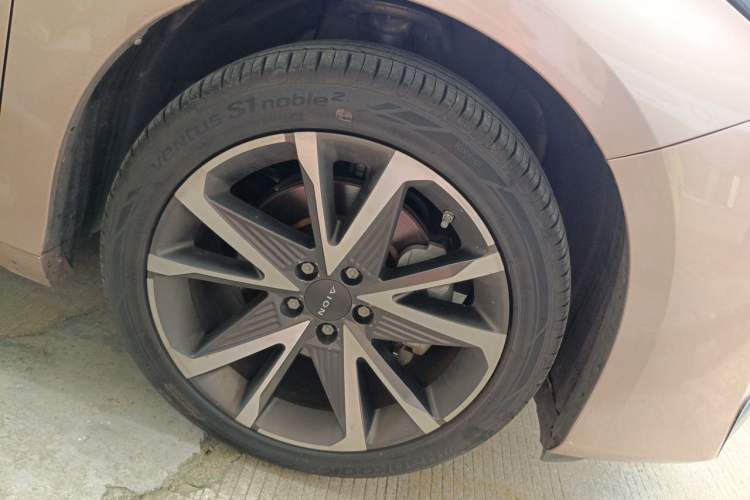 Used AION S Plus 2021 80 Tech Edition Right Front Wheel Hub
