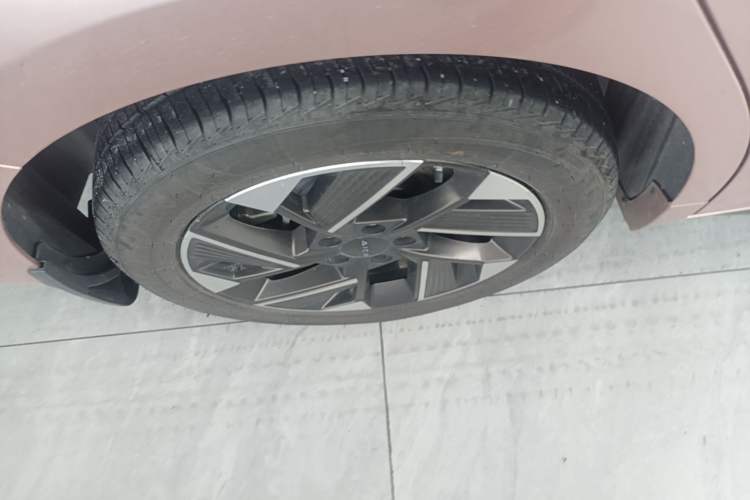 Used AION S Plus 2021 80 Ultra-Long Range Edition Right Rear Wheel Hub
