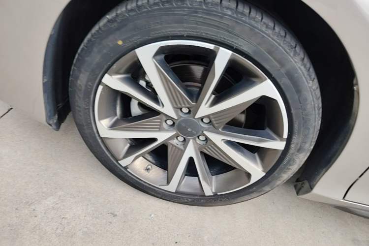 Used AION S Plus 2021 70 Tech Edition Left Front Wheel Hub