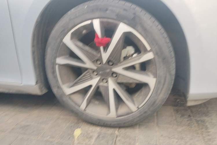 Used AION S Plus 2021 70 Tech Edition Right Front Wheel Hub
