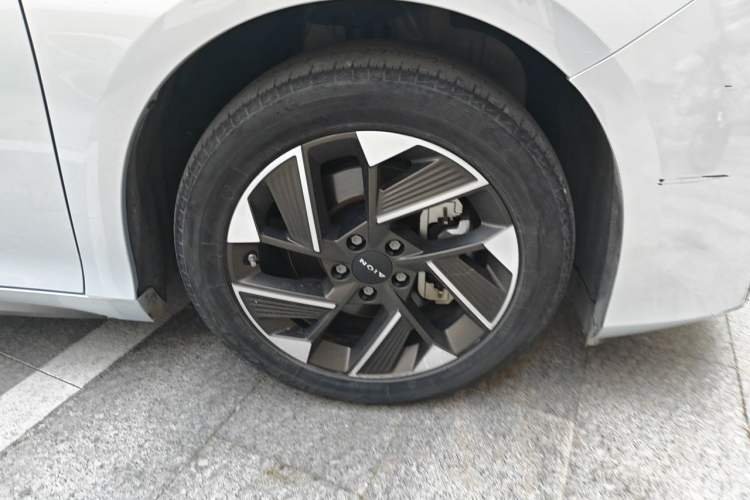 Used AION S Plus 2021 70 Intelligent Edition Right Front Wheel Hub
