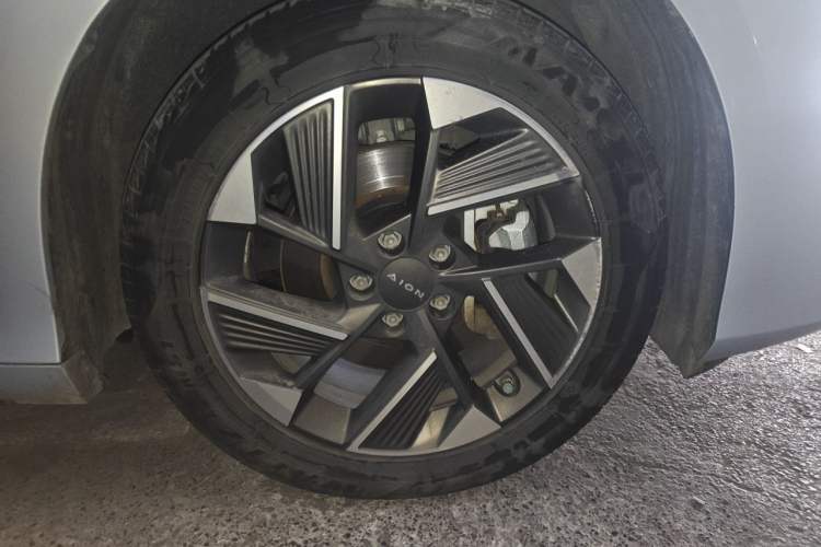 Used AION S Plus 2021 80 Ultra-Long Range Edition Right Front Wheel Hub