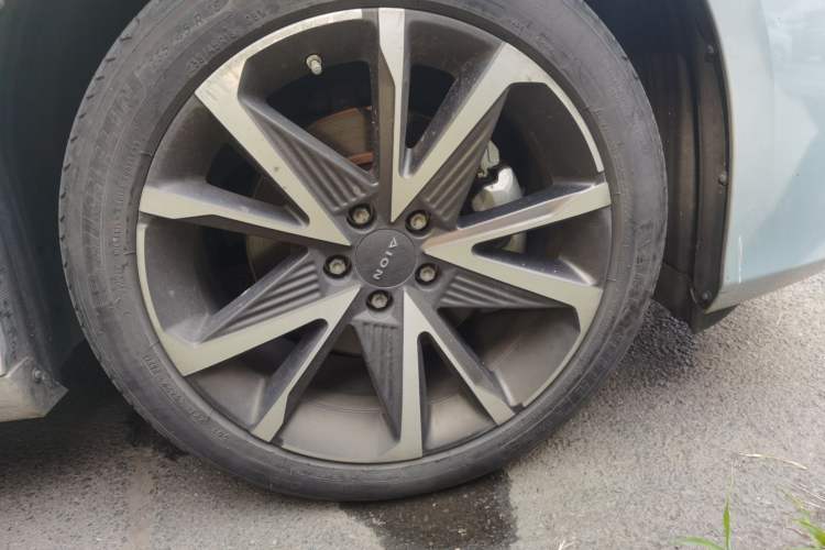 Used AION S Plus 2021 80 Tech Edition Right Front Wheel Hub
