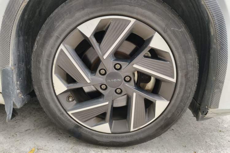 Used AION S Plus 2021 80 Ultra-Long Range Edition Right Front Wheel Hub