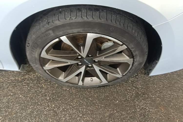 Used AION S Plus 2021 70 Tech Edition Right Front Wheel Hub