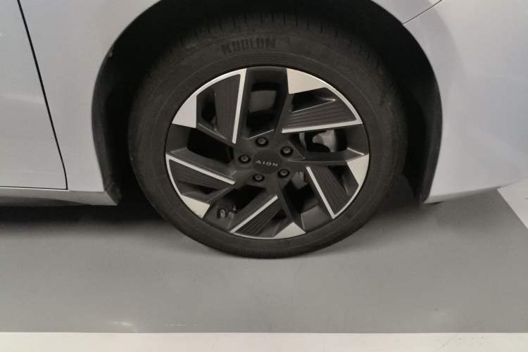 Used AION S Plus 2021 80 Ultra-Long Range Edition Right Front Wheel Hub