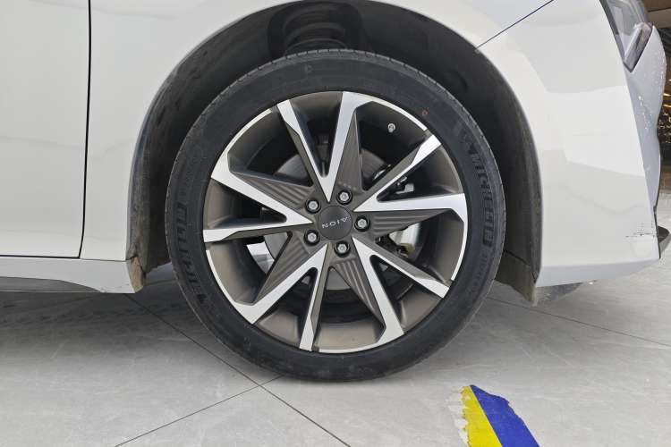 Used AION S Plus 2021 80 Ultra-Long Range Edition Right Front Wheel Hub