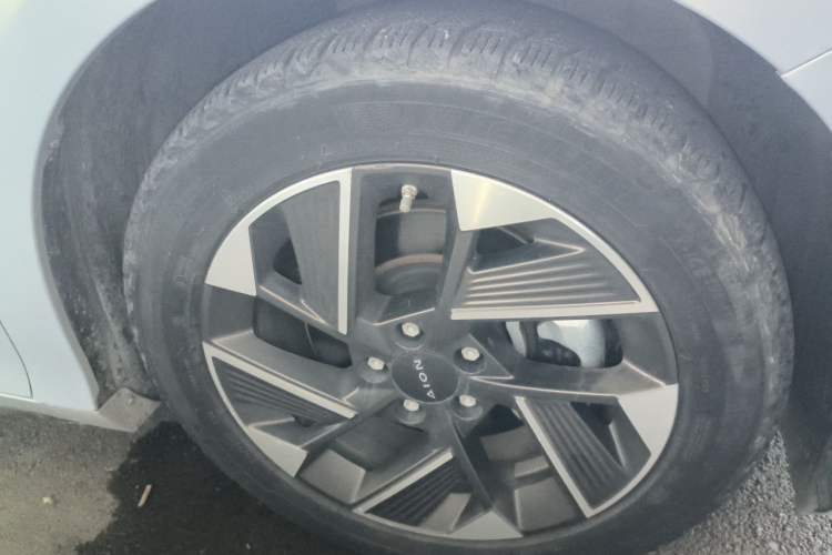 Used AION S Plus 2021 80 Ultra-Long Range Edition Right Front Wheel Hub