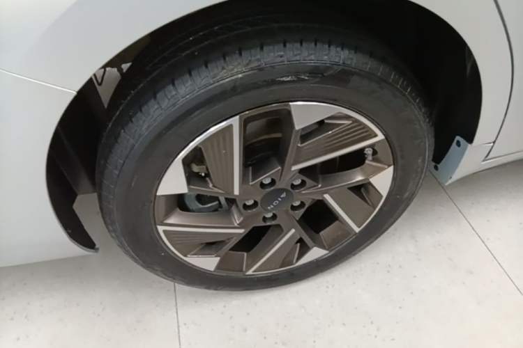 Used AION S Plus 2021 80 Ultra-Long Range Edition Right Rear Wheel Hub