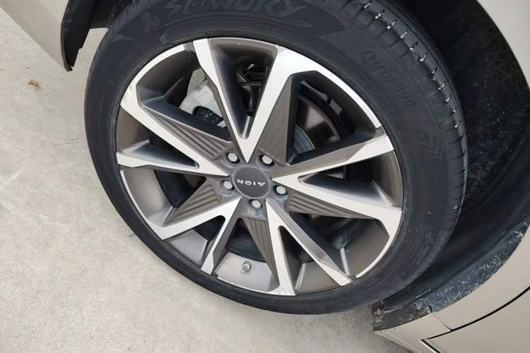 Used AION S Plus 2021 70 Tech Edition Right Rear Wheel Hub
