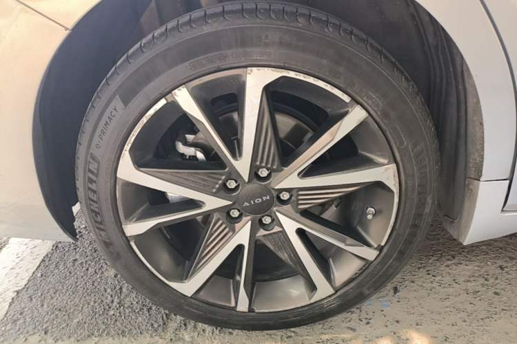 Used AION S Plus 2021 70 Tech Edition Right Rear Wheel Hub