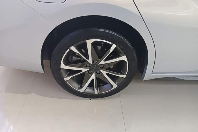 Used AION S Plus 2021 70 Tech Edition Right Rear Wheel Hub