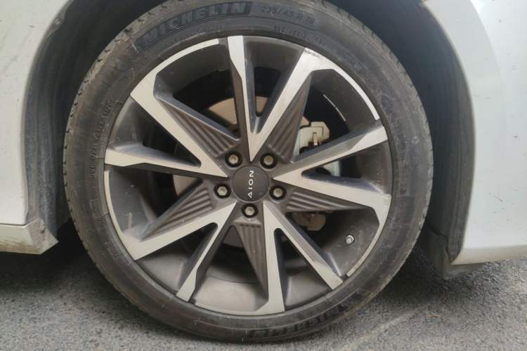 Used AION S Plus 2021 70 Tech Edition Right Front Wheel Hub
