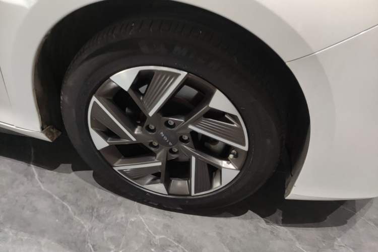 Used AION S Plus 2021 80 Tech Edition Right Front Wheel Hub