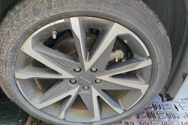 Used AION S Plus 2022 70 Intelligent Edition Right Front Wheel Hub