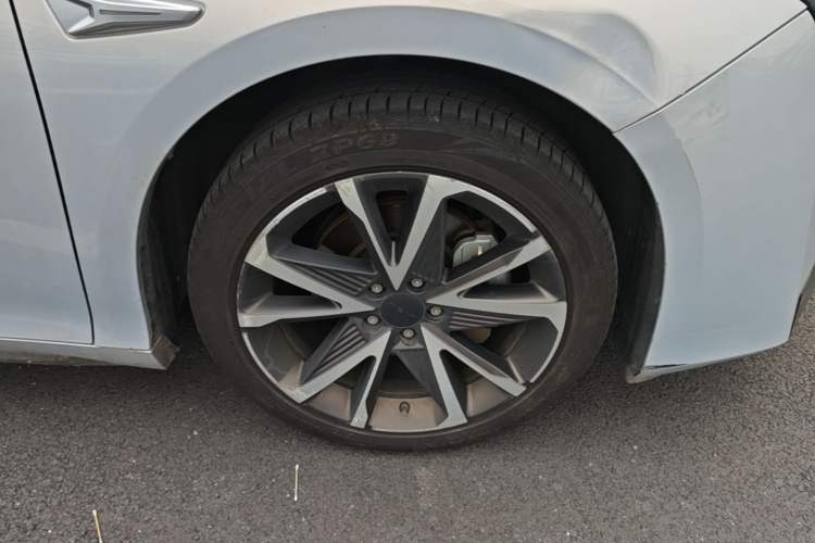 Used AION S Plus 2022 80 Tech Edition Right Front Wheel Hub
