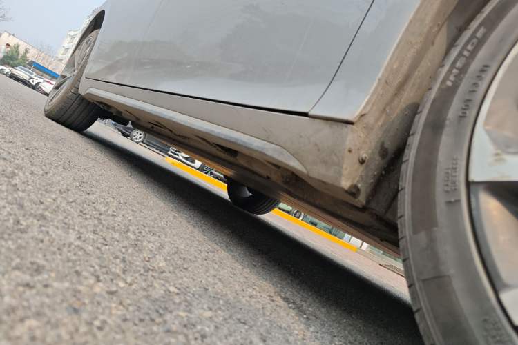 Used AION S Plus 2022 70 Intelligent Edition Right Side Sill