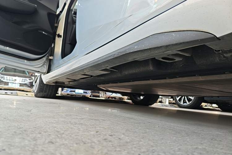 Used AION S Plus 2022 80 Tech Edition Left Side Sill