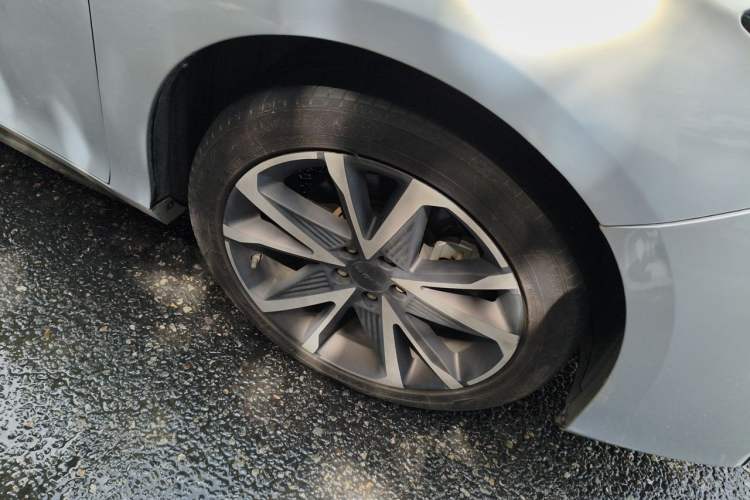 Used AION S Plus 2022 80 Tech Edition Right Front Wheel Hub