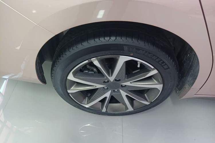 Used AION S Plus 2022 80 Tech Edition Exterior 5